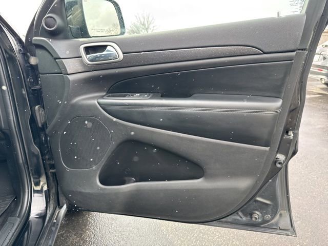 Used 2018 Jeep Grand Cherokee Laredo w/ Security & Convenience Group image 39