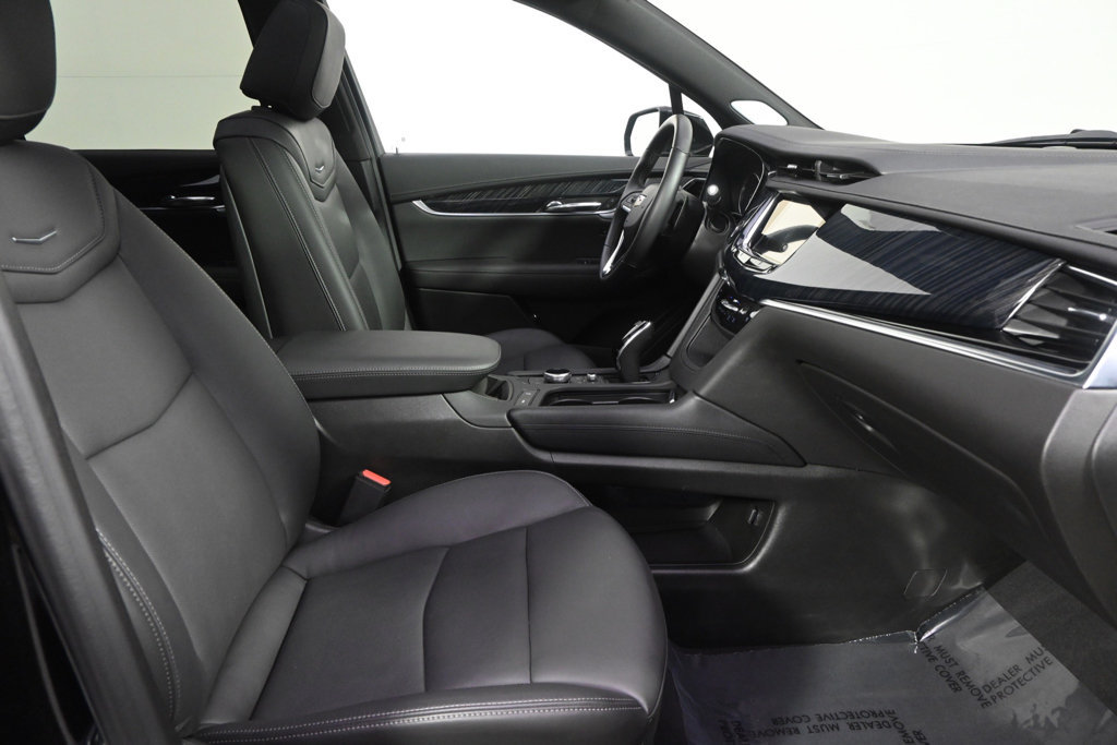 Used 2025 Cadillac XT6 Premium Luxury w/ LPO, Floor Liner Package AWD/4WD image 16