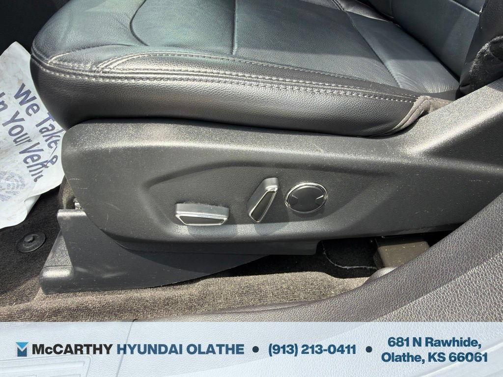 Used 2017 Ford Explorer XLT w/ Equipment Group 202A AWD/4WD image 25
