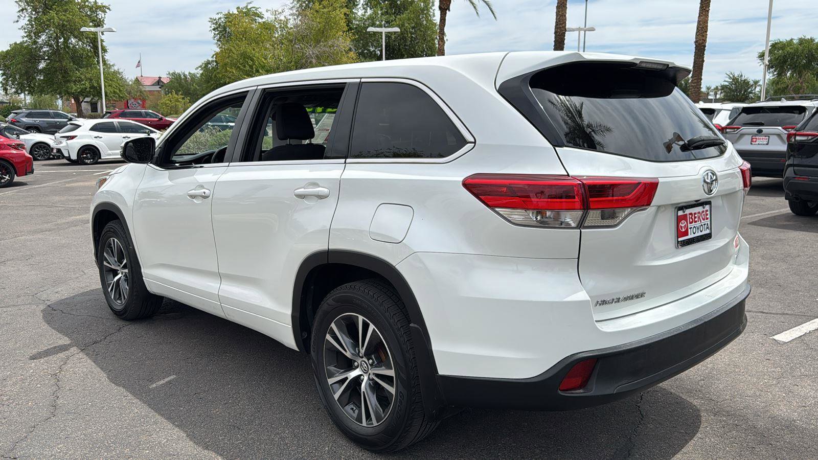 Used 2018 Toyota Highlander LE image 5