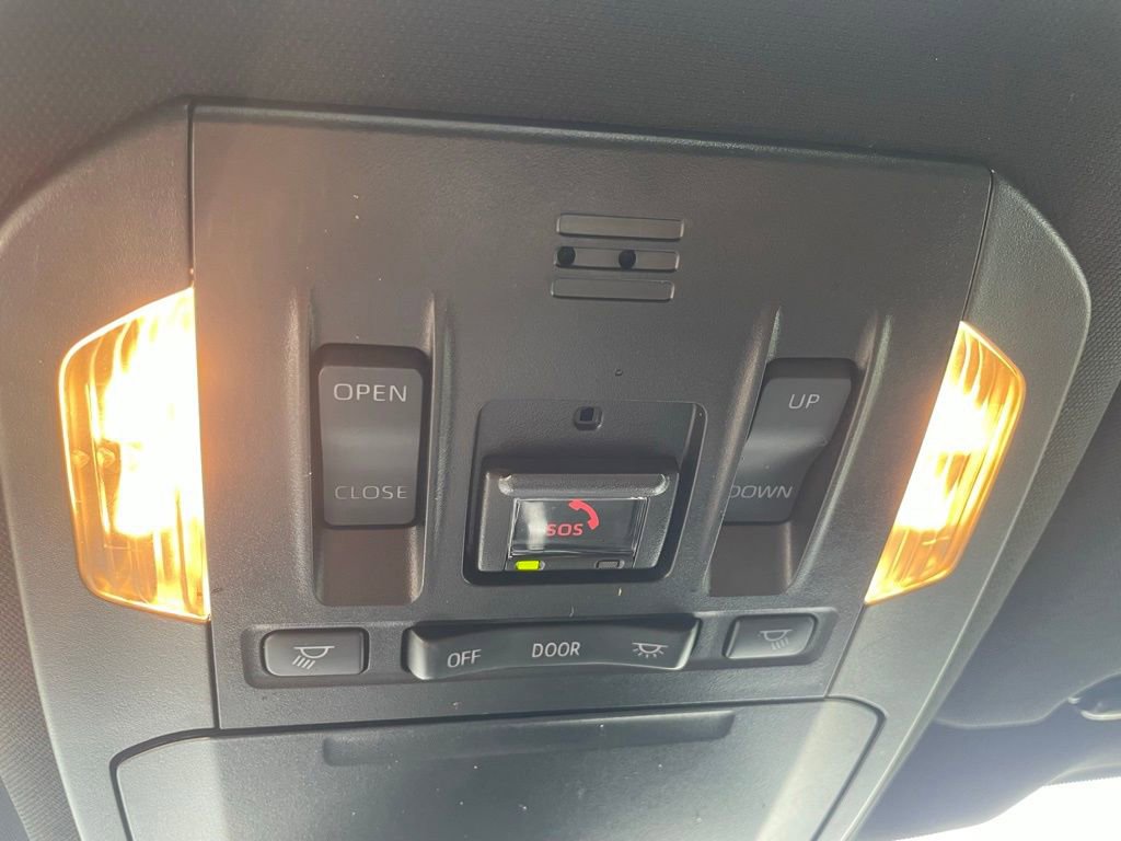 Used 2022 Toyota Highlander XSE FWD image 38