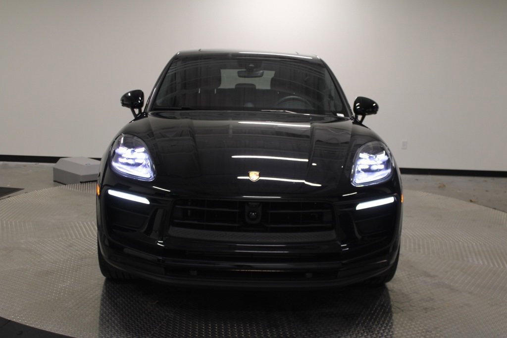 Certified 2025 Porsche Macan image 10