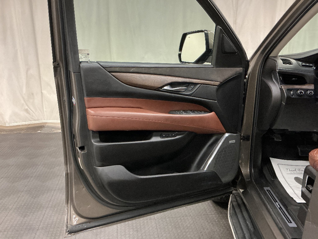 Used 2016 Cadillac Escalade ESV Luxury AWD/4WD image 18
