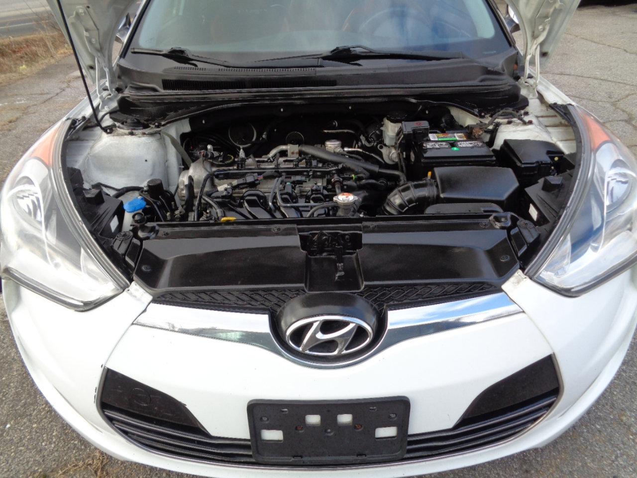 Used 2012 Hyundai Veloster Base w/ Style Pkg image 26