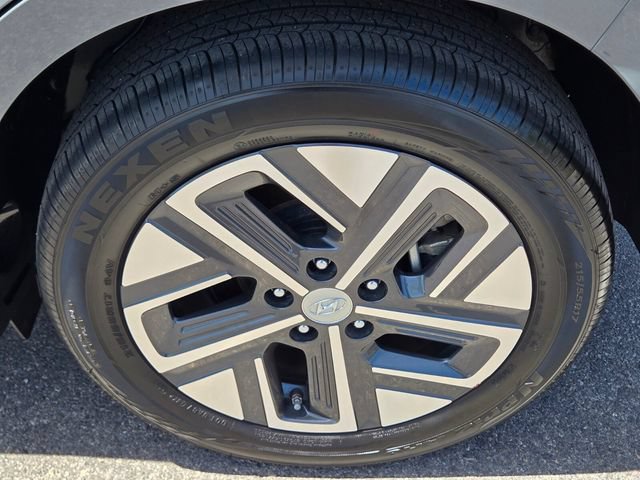 Used 2023 Hyundai Kona SE FWD image 11
