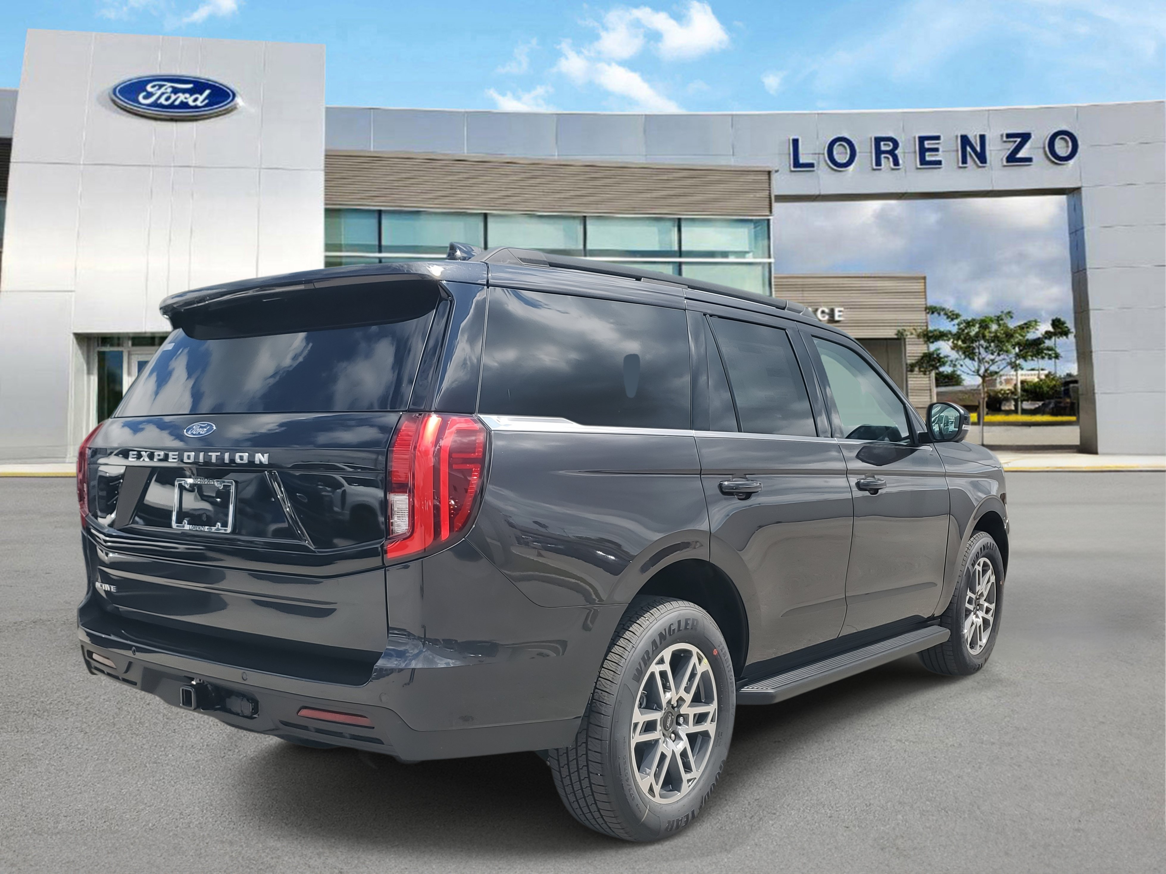New 2026 Ford Expedition Active RWD image 4