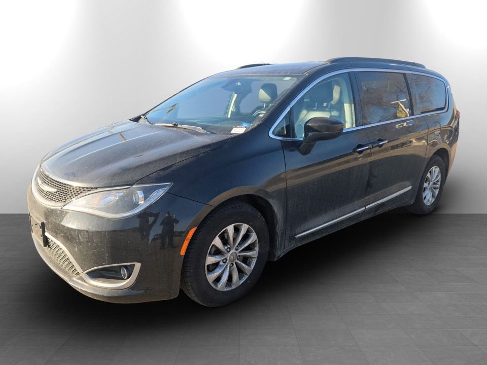 Used 2017 Chrysler Pacifica Touring-L image 12