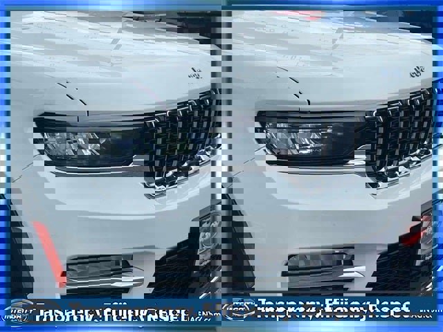 Used 2023 Jeep Grand Cherokee 4WD 4xe w/ MOPAR Finishing Package image 10