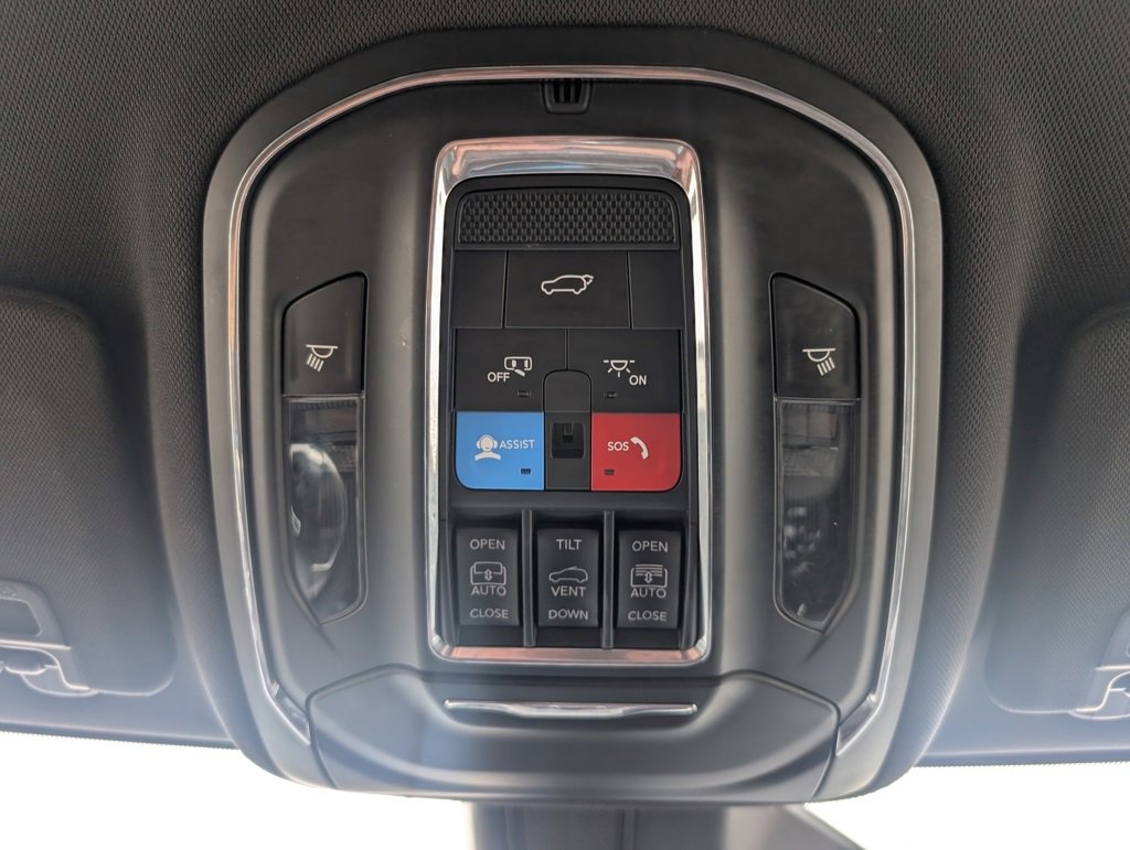 Used 2024 Jeep Grand Cherokee L Limited w/ Luxury Tech Group II image 21