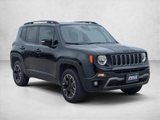 Used 2023 Jeep Renegade Latitude AWD/4WD image 3