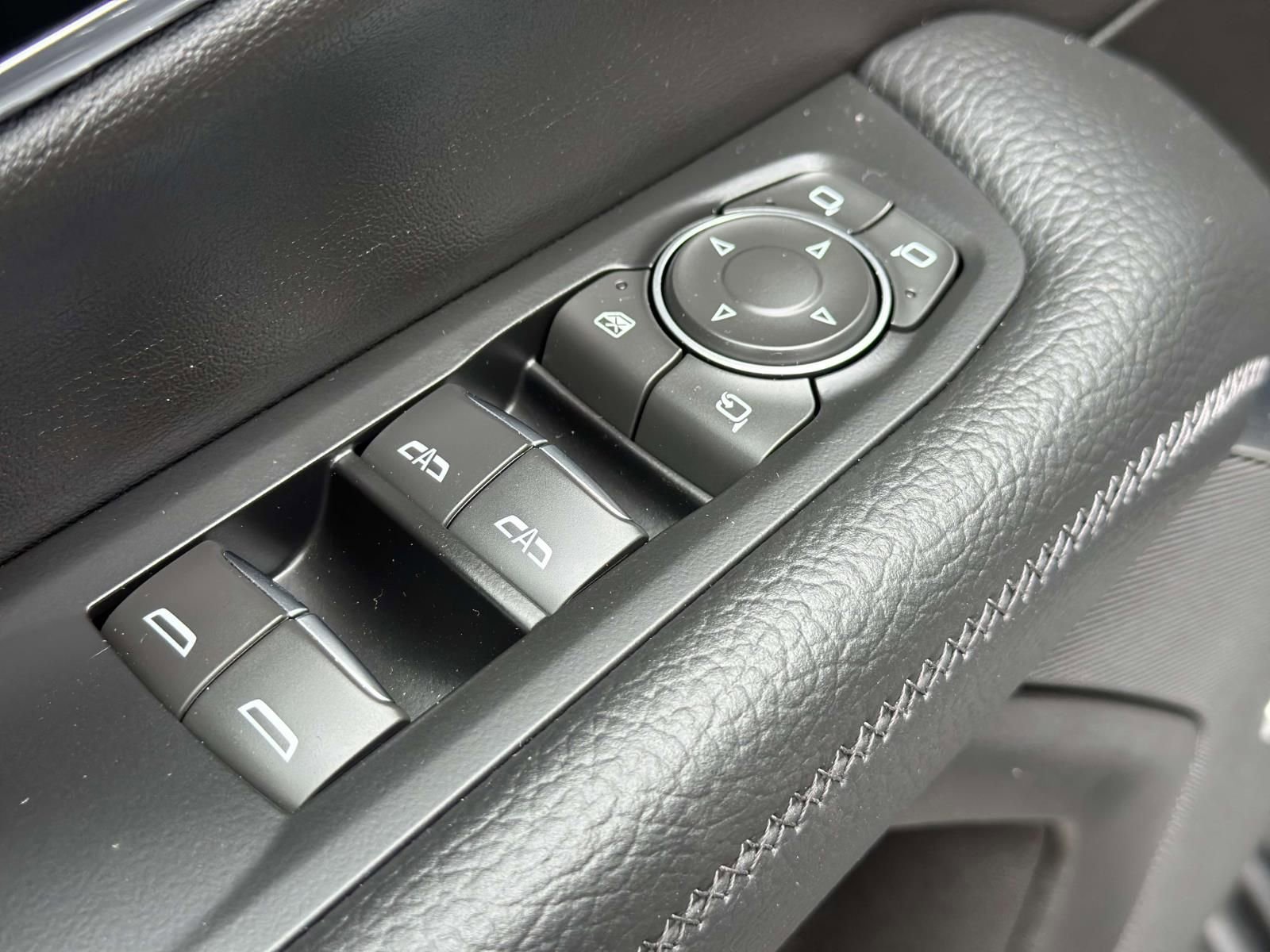 Used 2025 GMC Yukon Denali AWD/4WD image 21