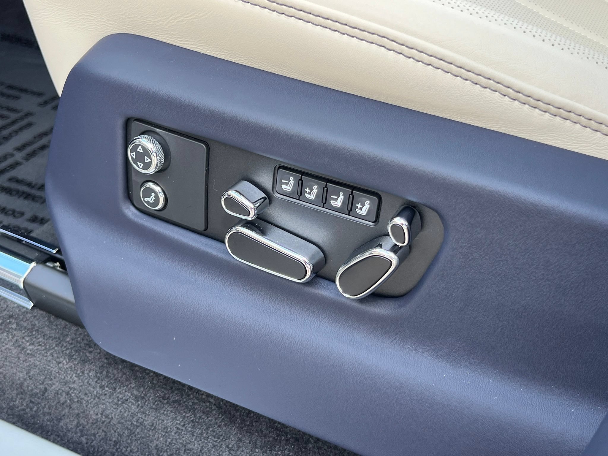 New 2026 Bentley Bentayga Extended Wheelbase AWD/4WD image 37