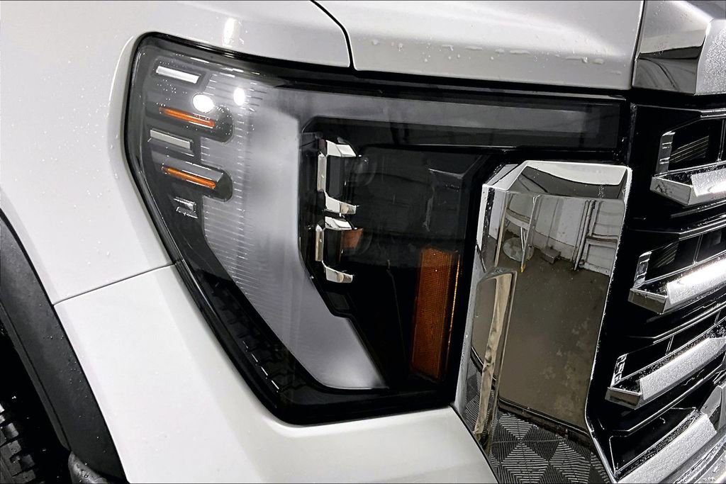 Used 2024 GMC Sierra 2500 SLT w/ SLT Premium Package image 31