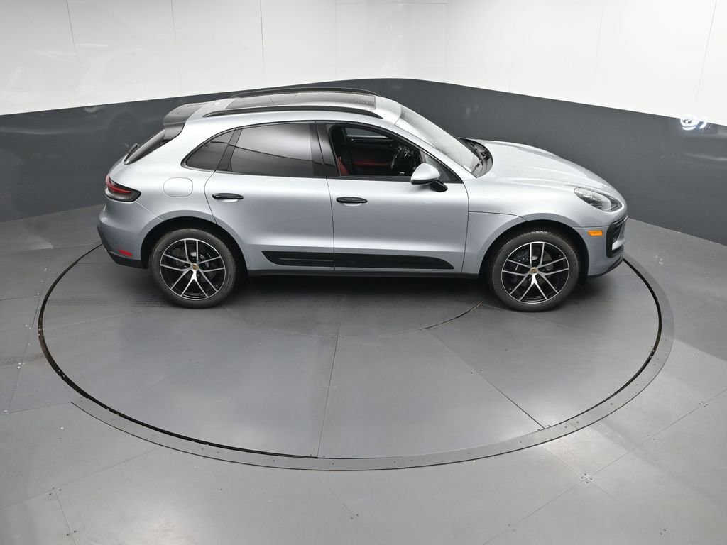 Used 2025 Porsche Macan image 38