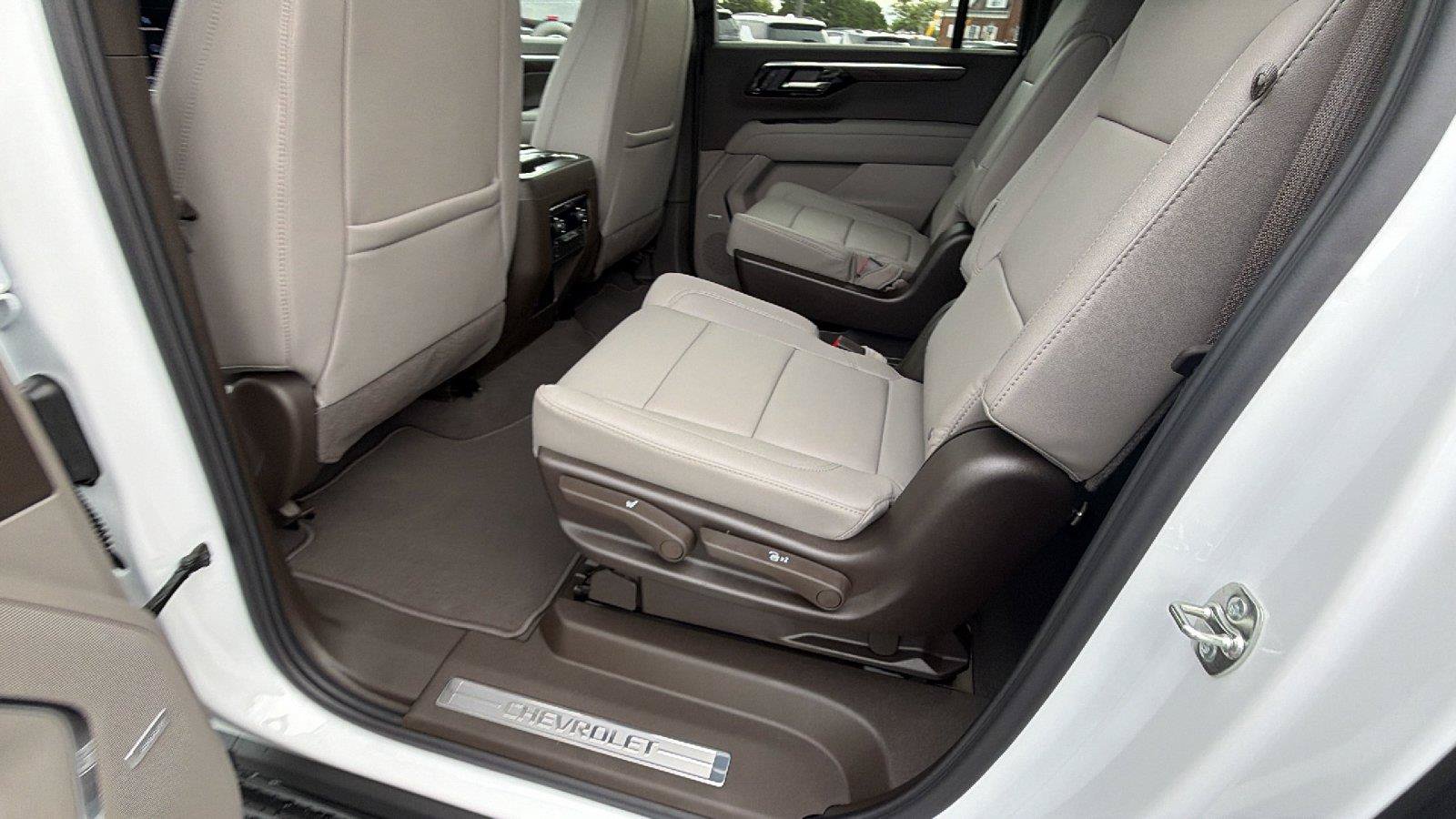 New 2026 Chevrolet Suburban LT w/ Comfort Package AWD/4WD image 19