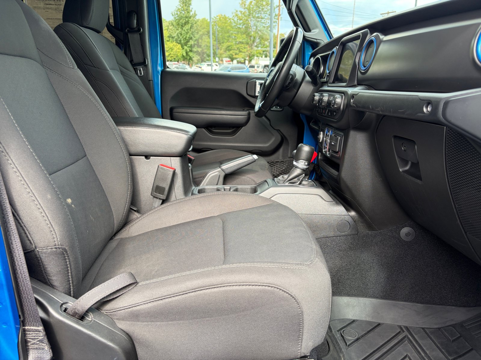 Used 2022 Jeep Gladiator Sport AWD/4WD image 19