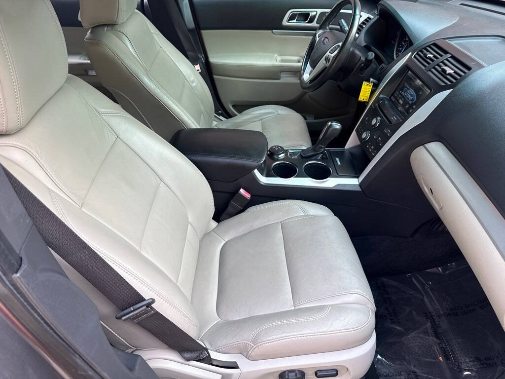 Used 2011 Ford Explorer XLT w/ 202A Rapid Spec Order Code AWD/4WD image 13