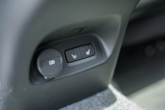 Certified 2025 Volvo XC40 B5 Plus AWD/4WD image 35