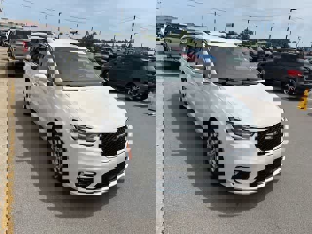 Used 2022 Chrysler Pacifica Touring-L FWD image 21