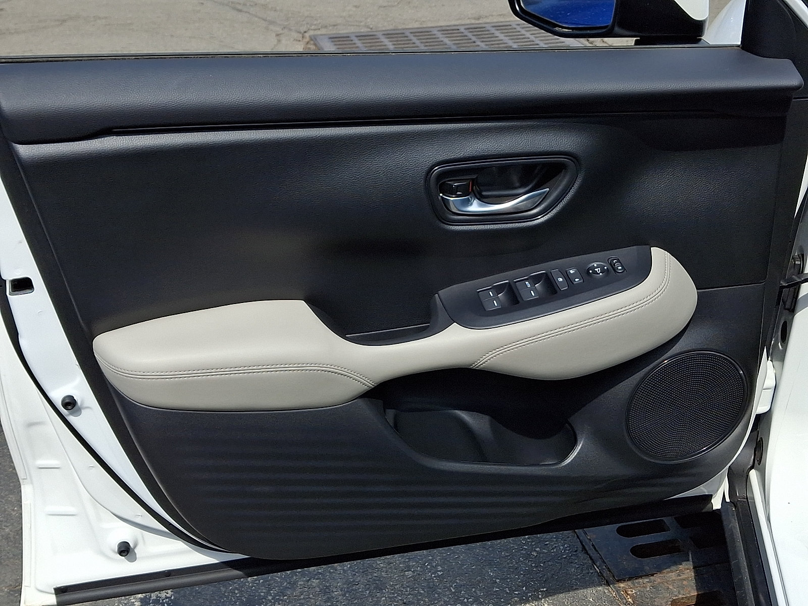 Used 2025 Honda HR-V LX image 12