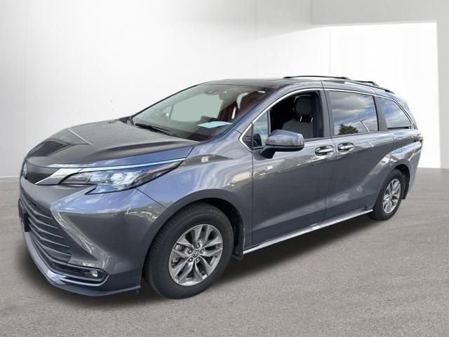 Used 2025 Toyota Sienna XLE w/ XLE Plus Package
