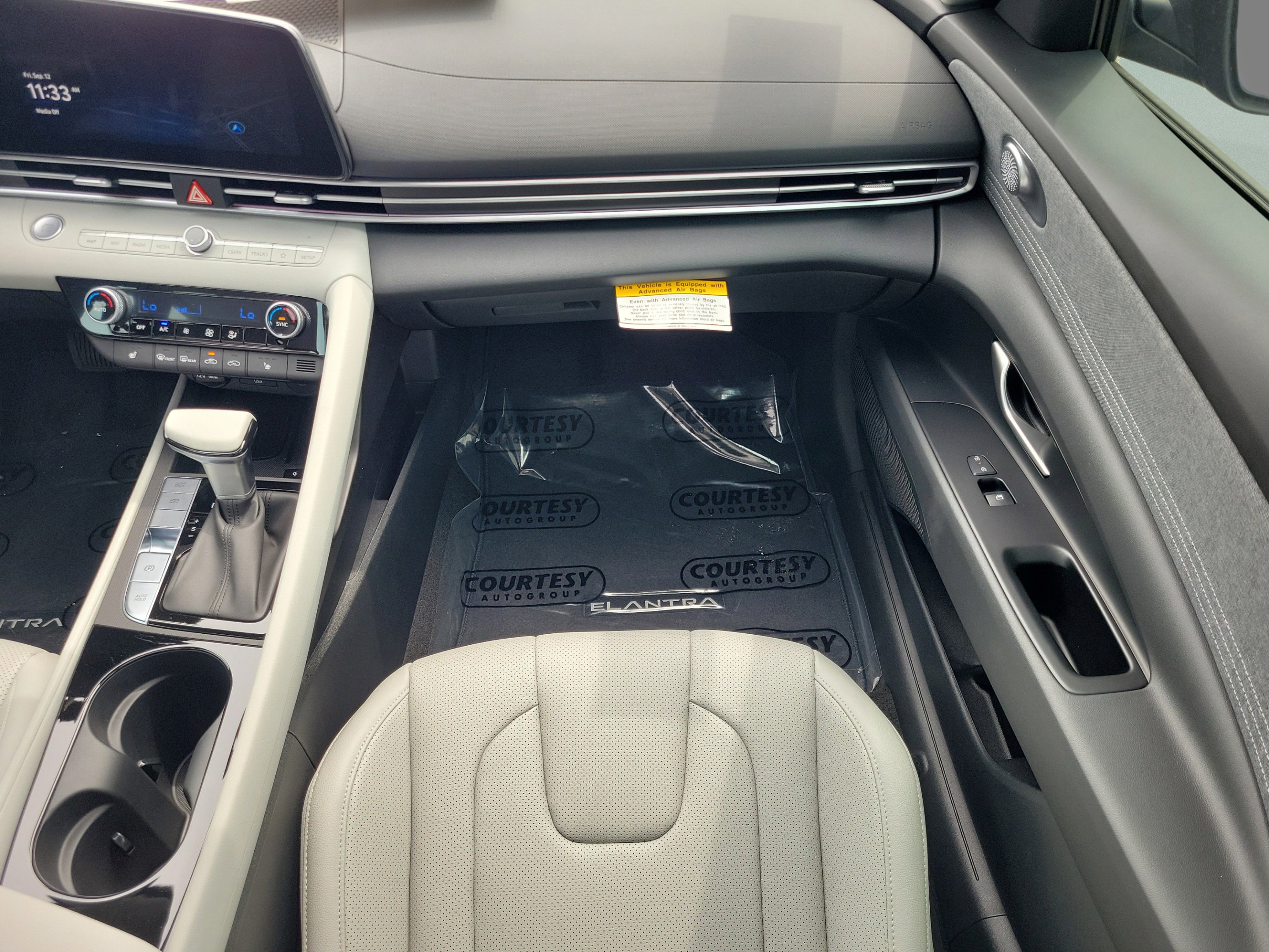Certified 2025 Hyundai Elantra Limited FWD image 16