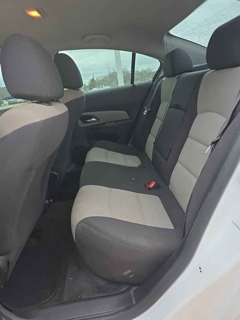 Used 2014 Chevrolet Cruze LS image 9