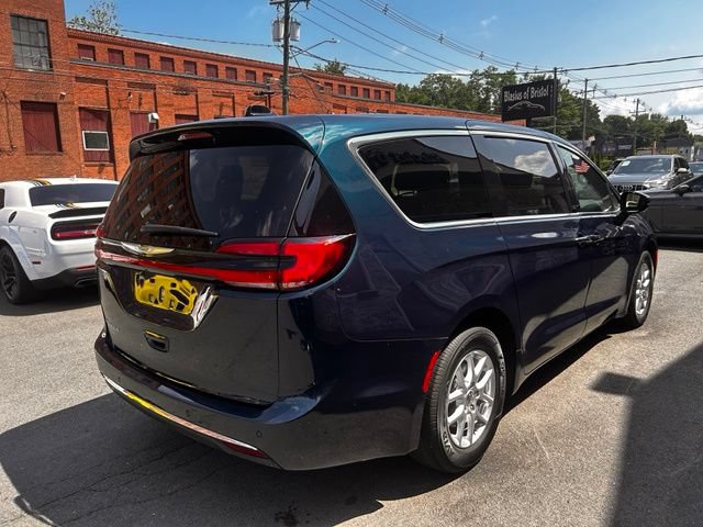 Used 2025 Chrysler Pacifica Select FWD image 6
