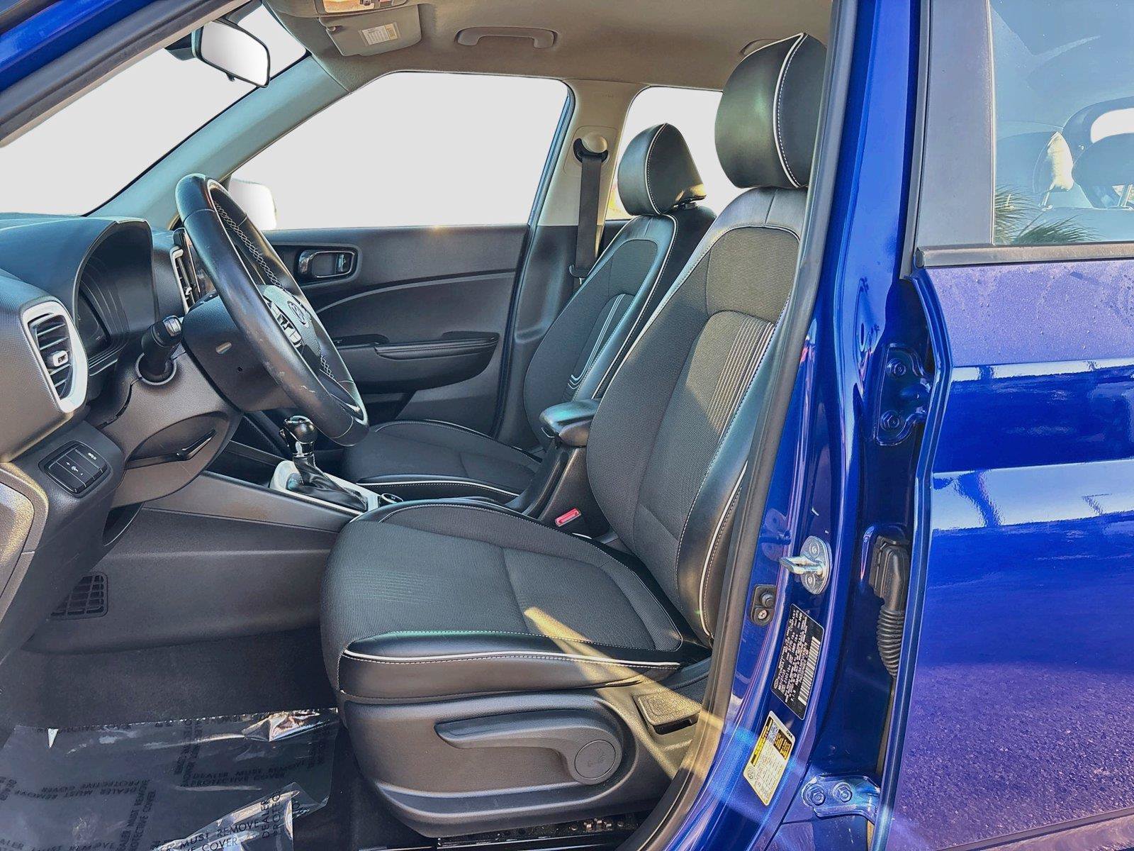 Used 2023 Hyundai Venue Limited FWD image 21
