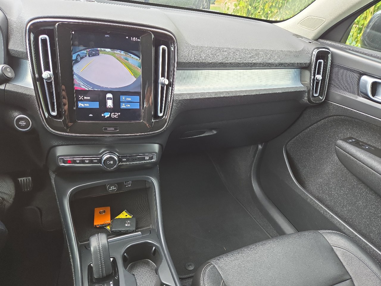 Used 2021 Volvo XC40 T4 Momentum image 27