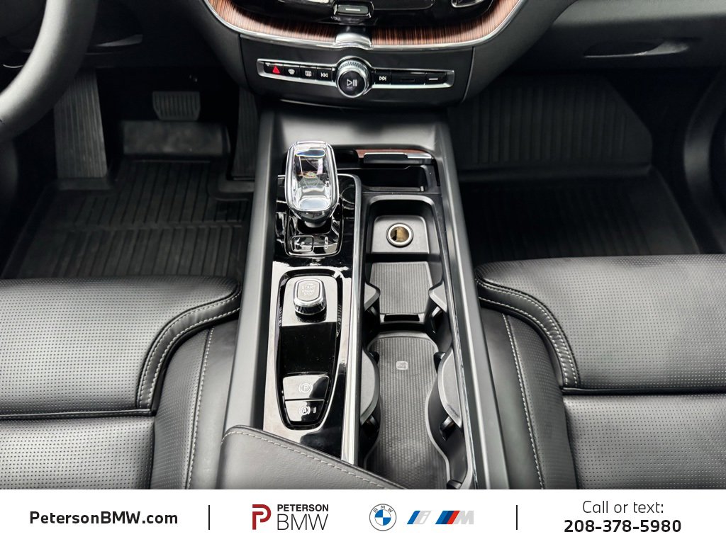 Used 2024 Volvo XC60 B5 Ultimate w/ Protection Package Premier image 12