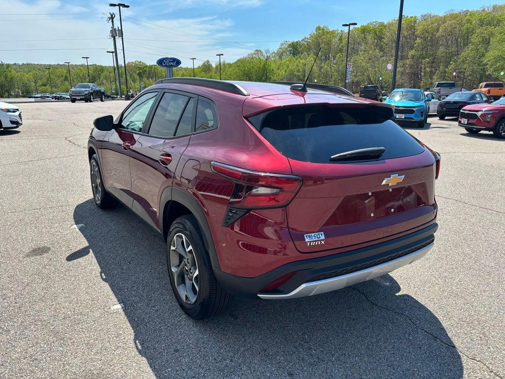 Used 2025 Chevrolet Trax LT image 9