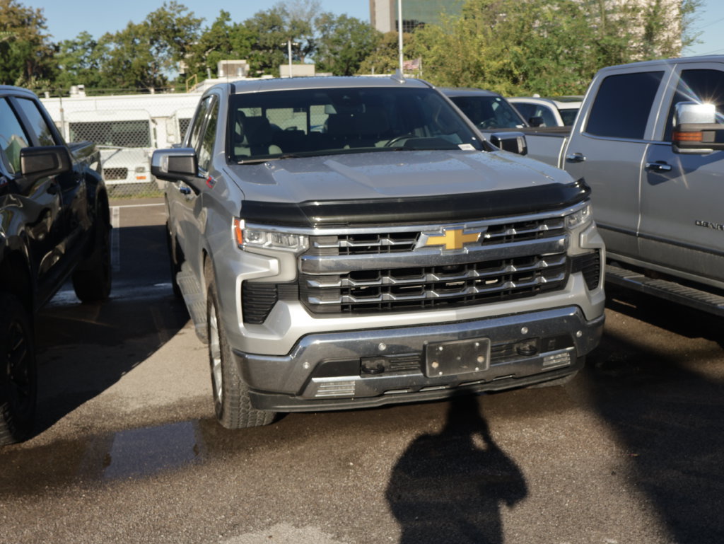 Used 2022 Chevrolet Silverado 1500 LTZ w/ LTZ Premium Package AWD/4WD image 5