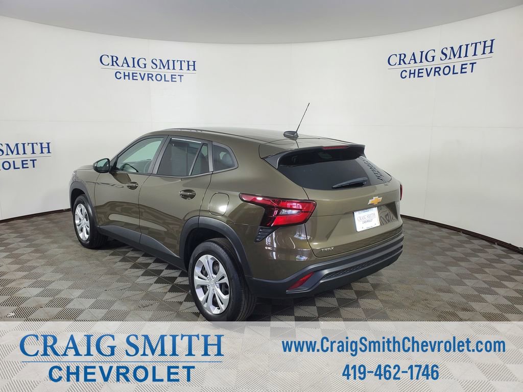Used 2024 Chevrolet Trax LS FWD image 3