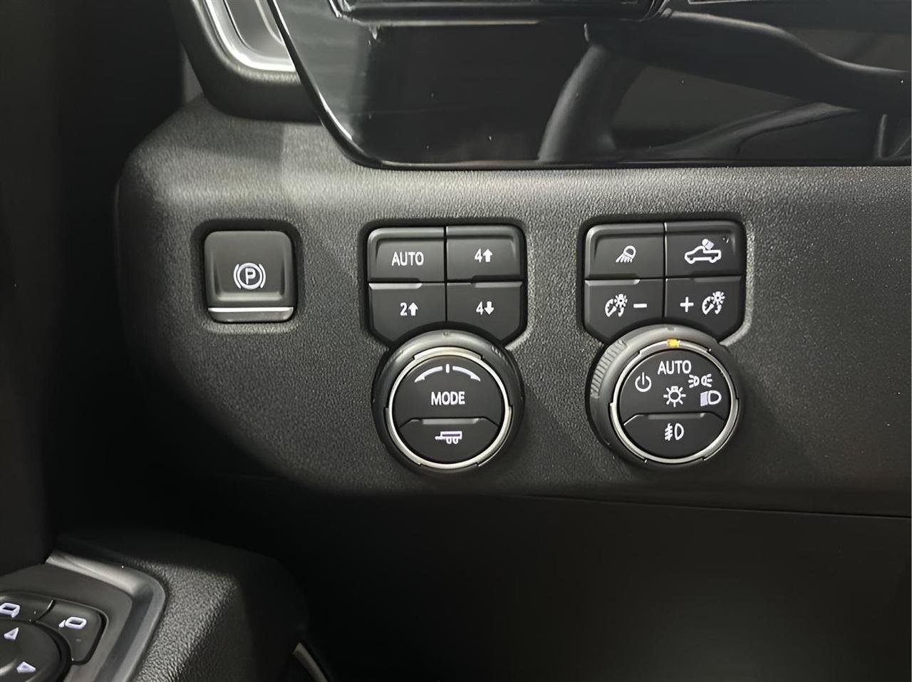 Used 2024 Chevrolet Silverado 2500 LTZ w/ LTZ Plus Package AWD/4WD image 20