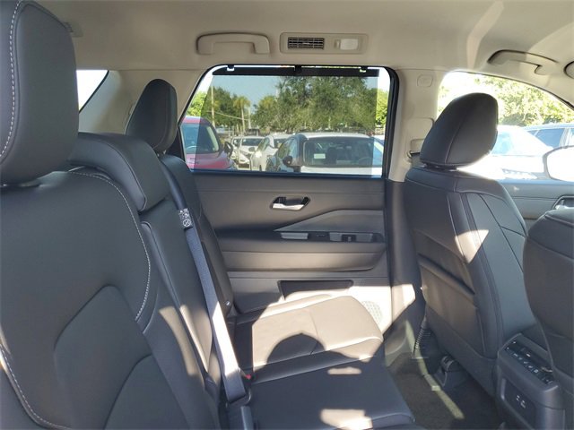 New 2025 Nissan Pathfinder SL image 32