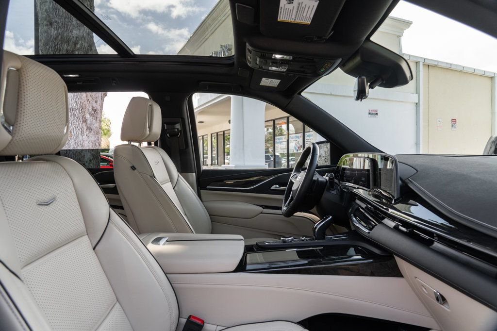 Used 2023 Cadillac Escalade Premium Luxury w/ Performance Package AWD/4WD image 29
