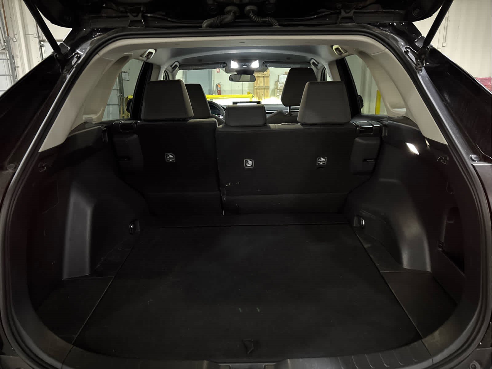 Used 2025 Toyota RAV4 XLE AWD/4WD image 7