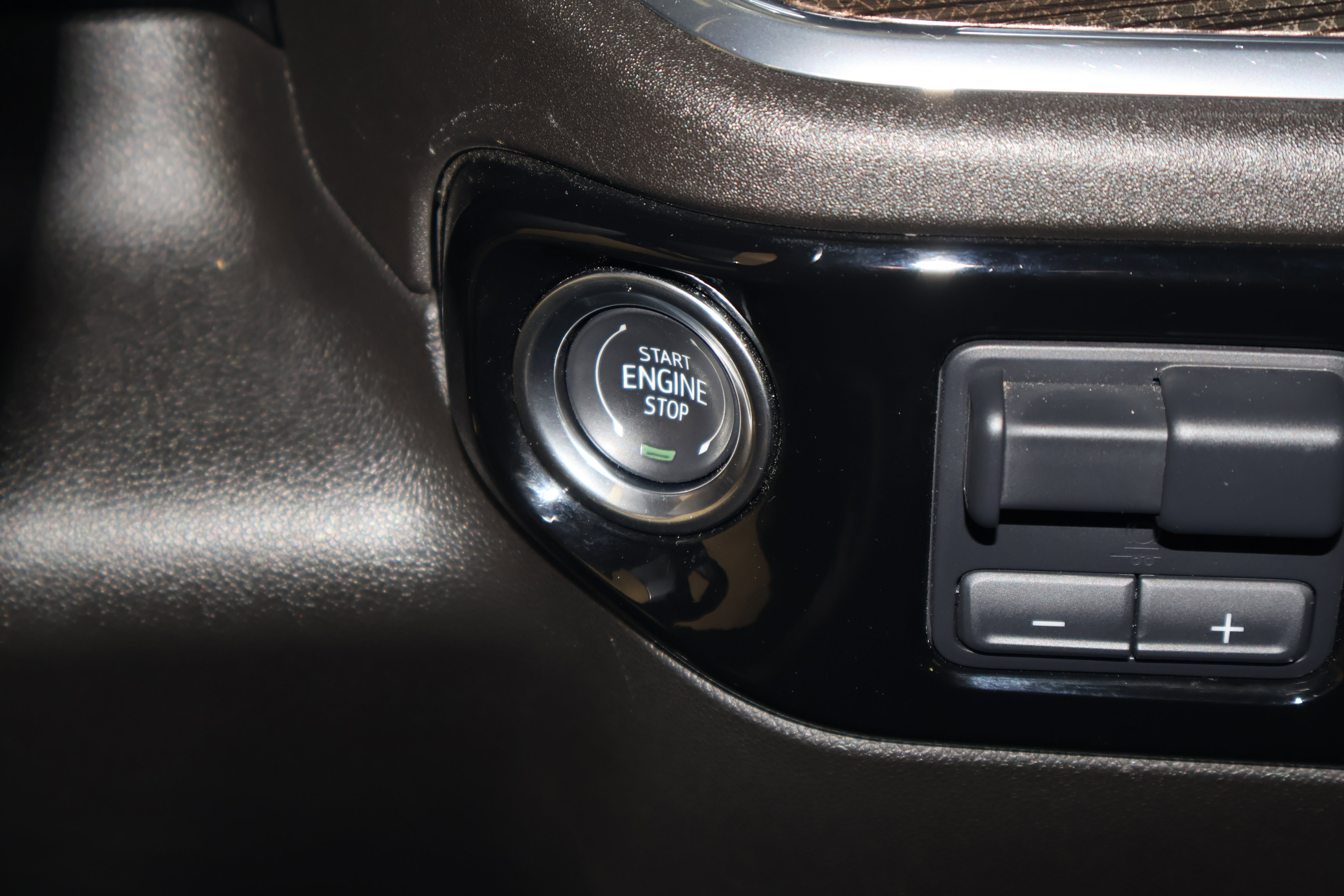 Used 2025 Chevrolet Silverado 1500 LT image 34