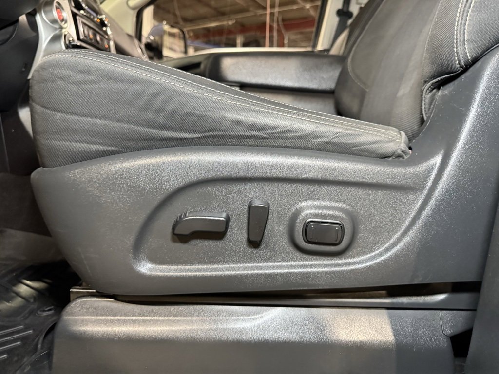 Used 2018 Nissan Titan SV w/ SV Convenience Package image 31
