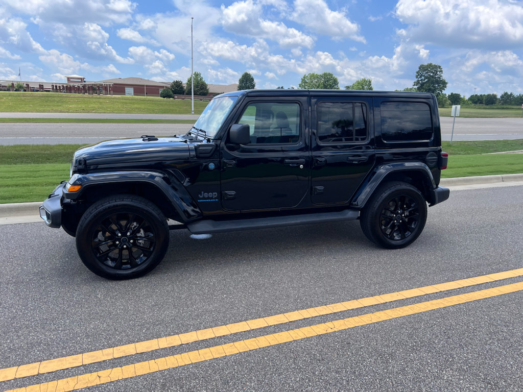 Certified 2025 Jeep Wrangler Unlimited Sahara AWD/4WD image 8