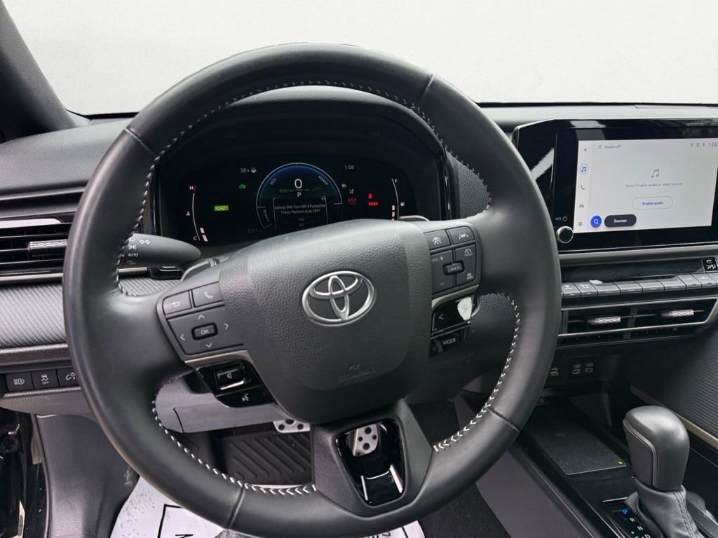 Used 2025 Toyota Camry SE image 12