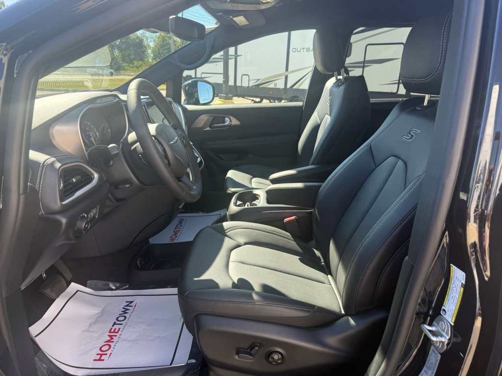 New 2026 Chrysler Pacifica Select image 13