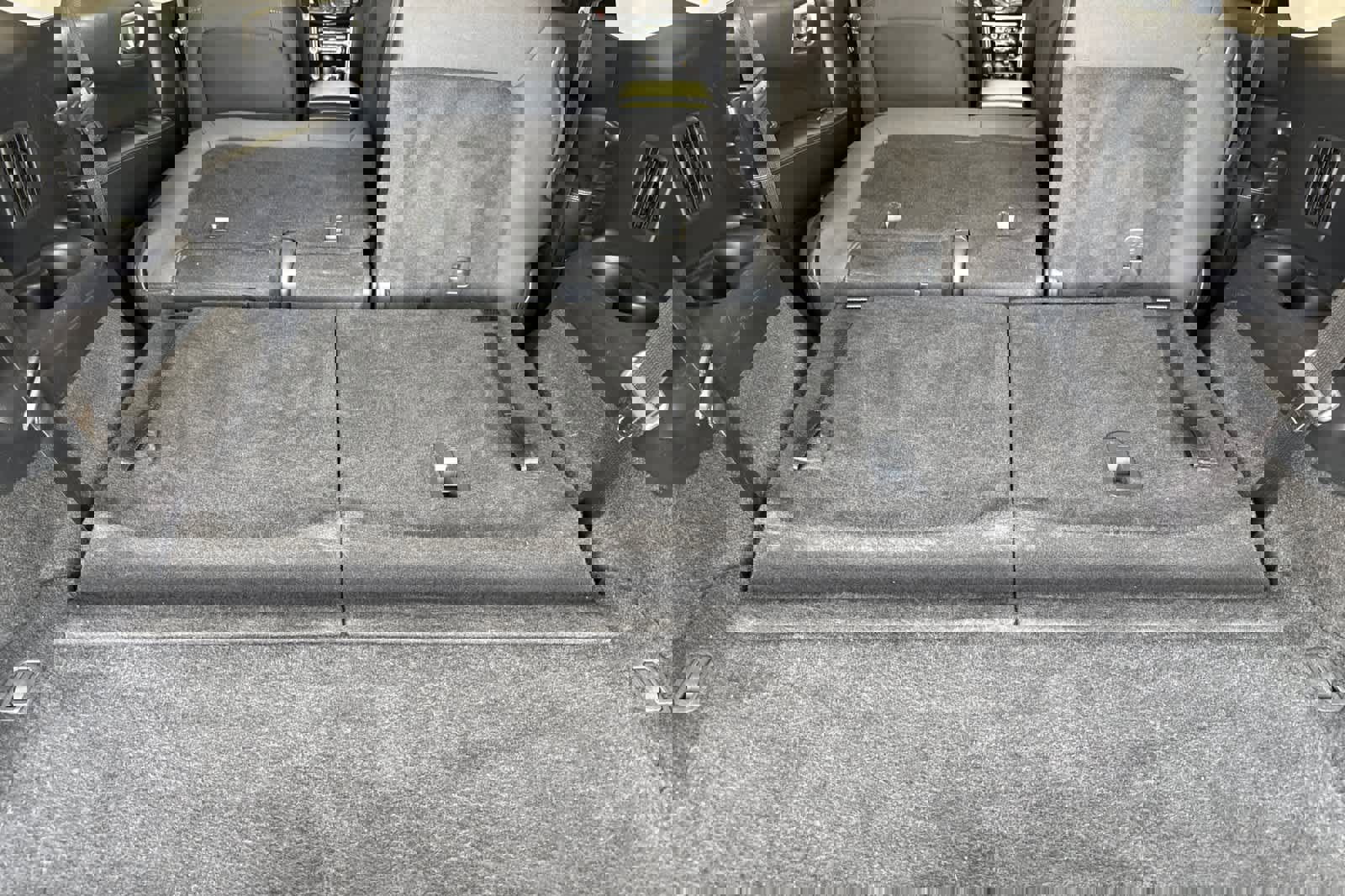 Used 2020 Nissan Pathfinder SV image 16