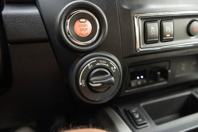 Used 2024 Nissan Titan SV w/ SV Convenience Package image 27