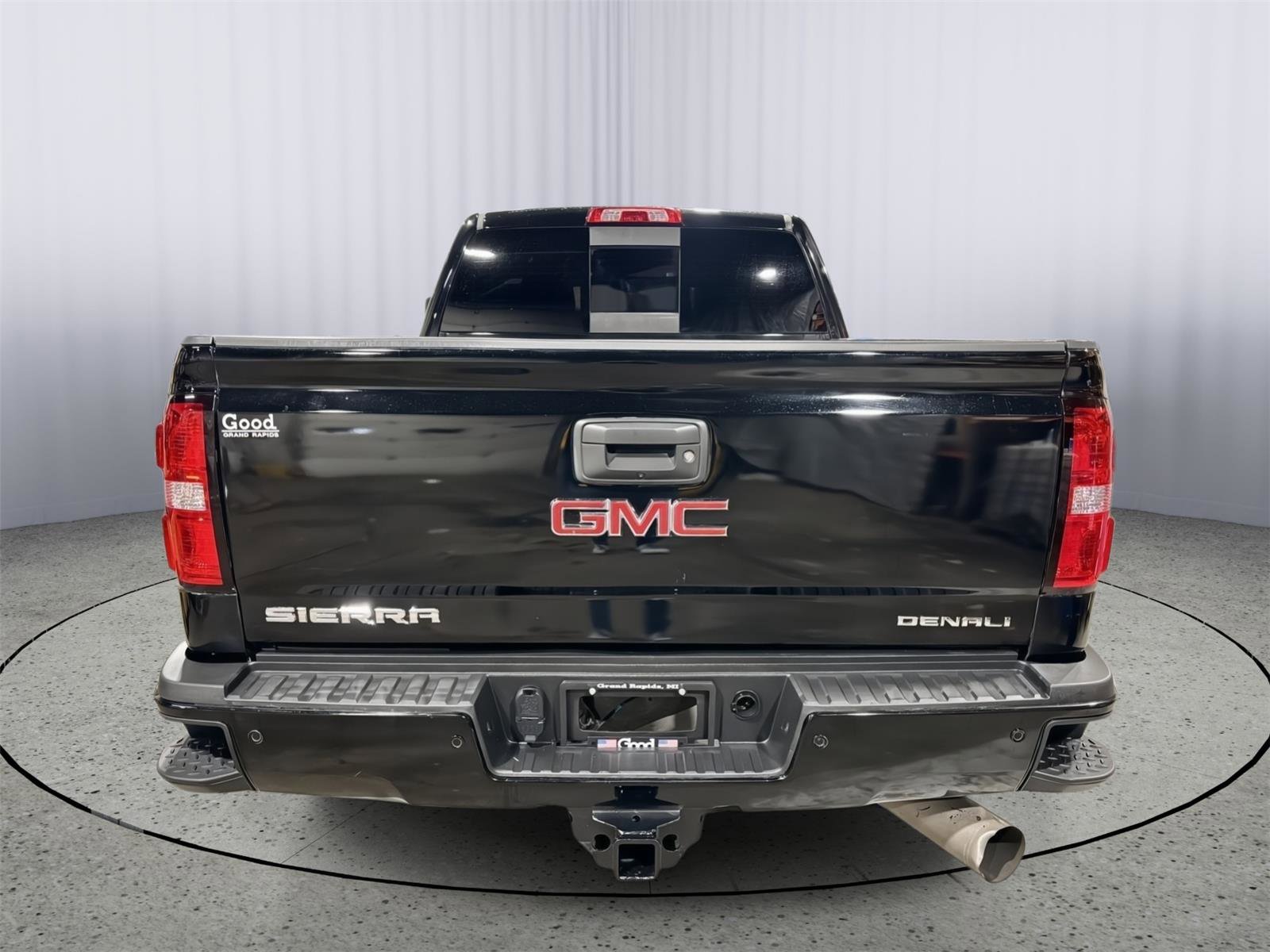 Used 2017 GMC Sierra 2500 Denali w/ Duramax Plus Package AWD/4WD image 19