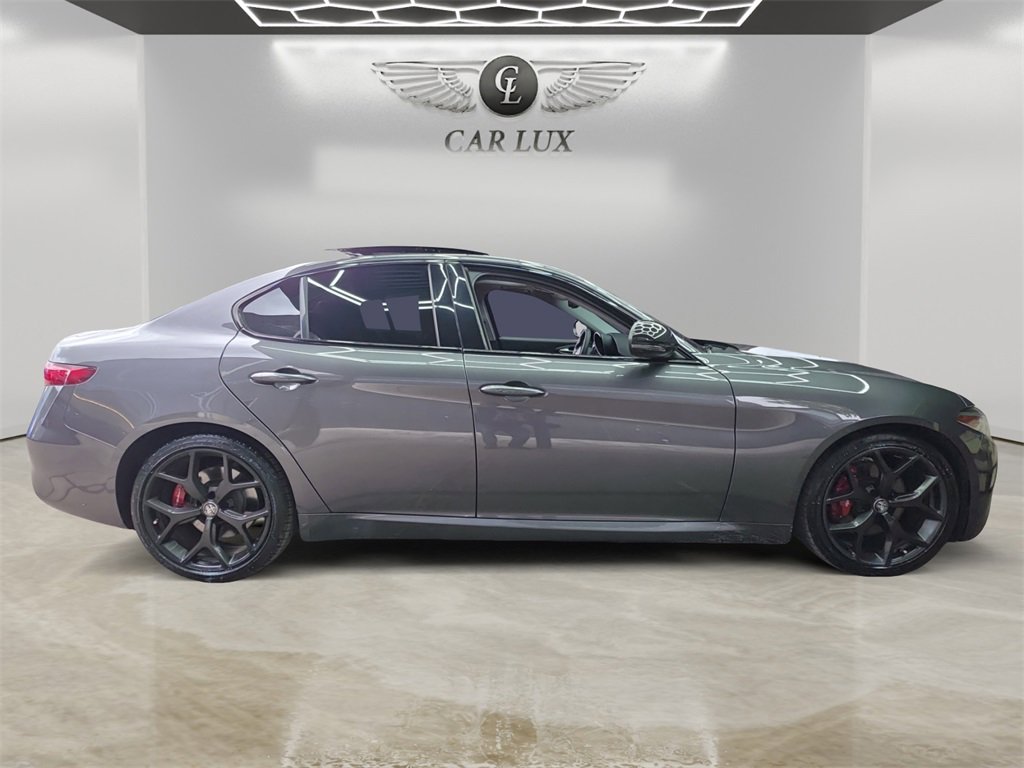 Used 2021 Alfa Romeo Giulia Ti w/ Nero Edizione image 6
