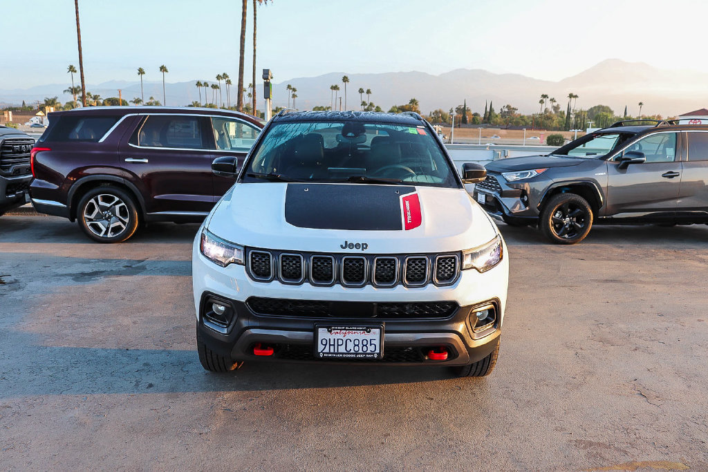 Used 2023 Jeep Compass Trailhawk AWD/4WD image 3