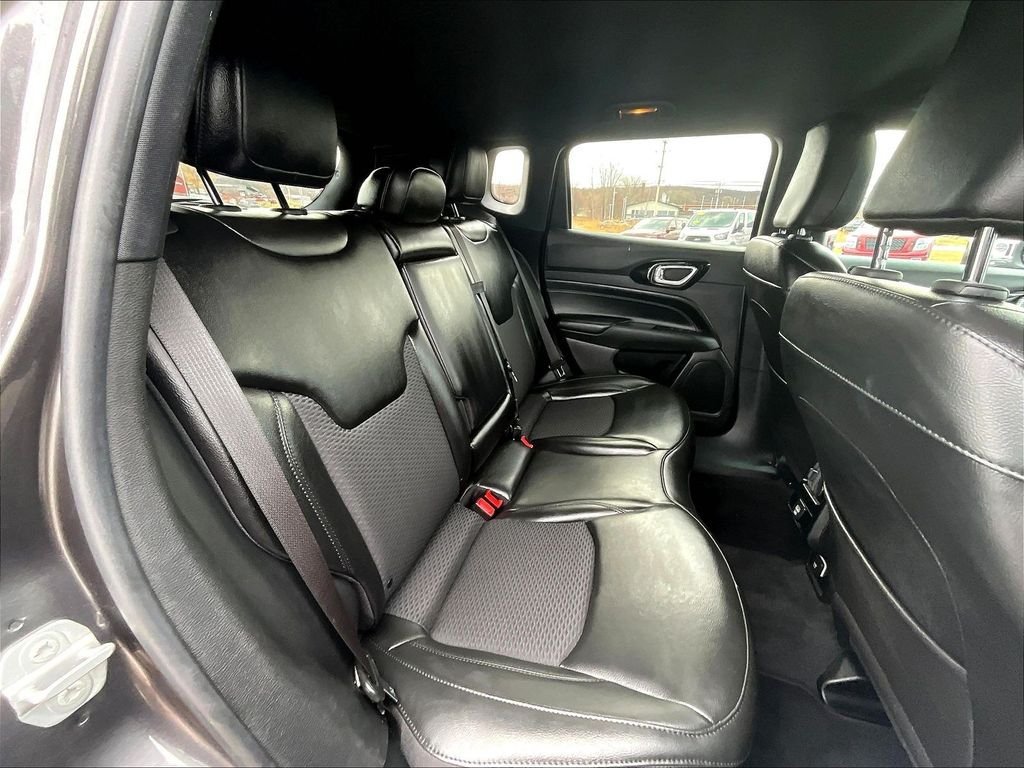 Used 2022 Jeep Compass Latitude AWD/4WD image 16