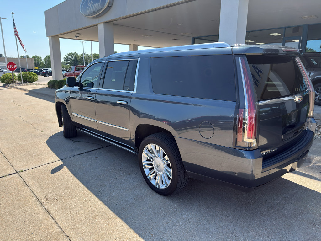 Used 2019 Cadillac Escalade ESV Platinum AWD/4WD image 23